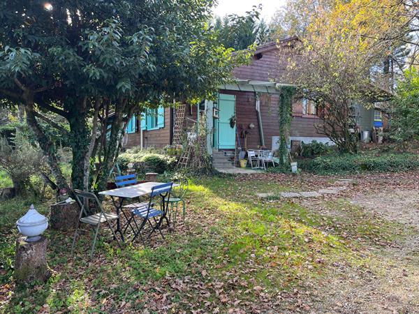 A vendre Maison atypique au milieu des bois proche Trélissac type 4