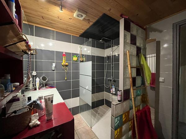 A vendre Maison atypique au milieu des bois proche Trélissac type 4