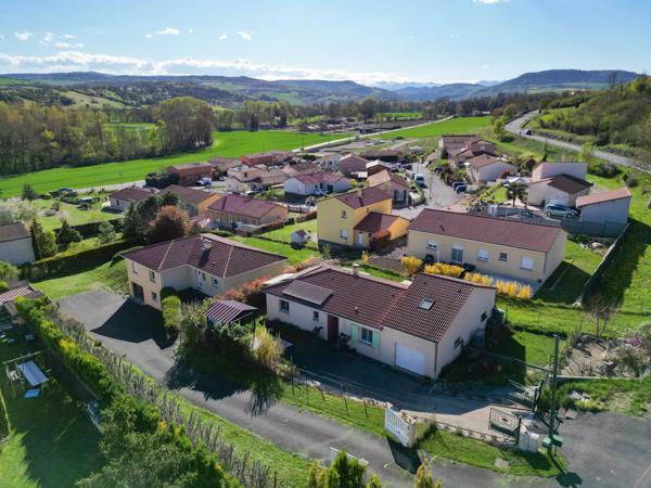 Perrier (63500) Viager occupé Monsieur 83 ans & Dame 77 ans - Maison plain-pied avec jardin et garage