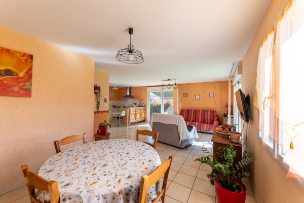 Perrier (63500) Viager occupé Monsieur 83 ans & Dame 77 ans - Maison plain-pied avec jardin et garage