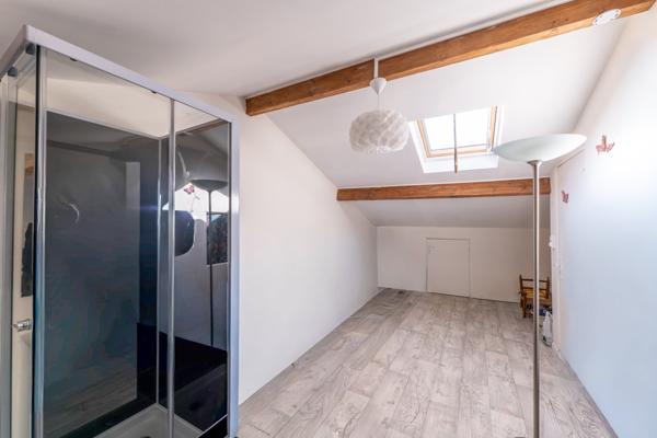 Perrier (63500) Viager occupé Monsieur 83 ans & Dame 77 ans - Maison plain-pied avec jardin et garage