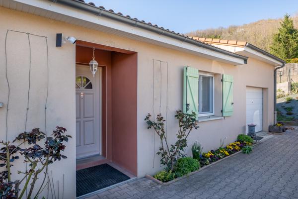 Perrier (63500) Viager occupé Monsieur 83 ans & Dame 77 ans - Maison plain-pied avec jardin et garage