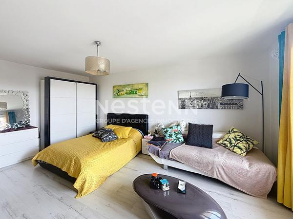 Grand studio en dernier étage avec balcon - 69500 BRON