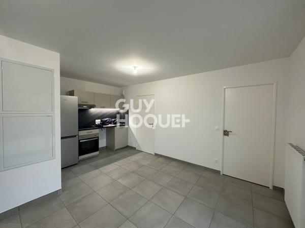 LOCATION : appartement 2 pièces (44 m²) à DECINES CHARPIEU
