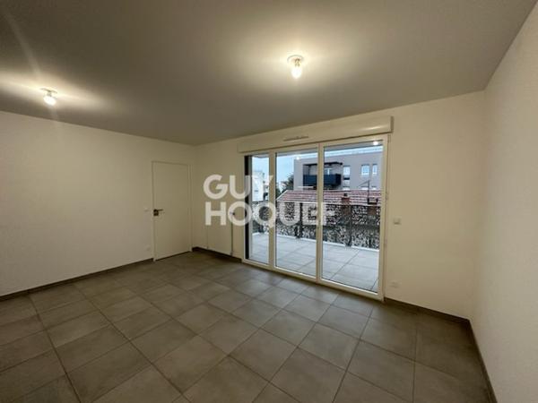 LOCATION : appartement 2 pièces (44 m²) à DECINES CHARPIEU