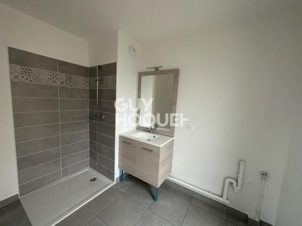 LOCATION : appartement 2 pièces (44 m²) à DECINES CHARPIEU