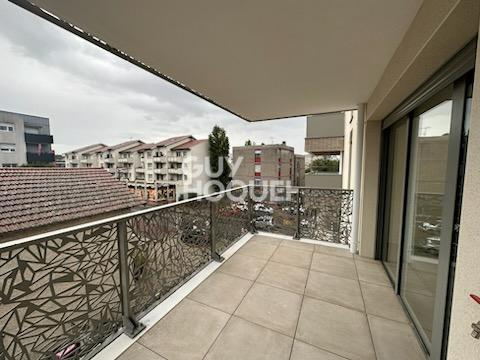 LOCATION : appartement 2 pièces (44 m²) à DECINES CHARPIEU