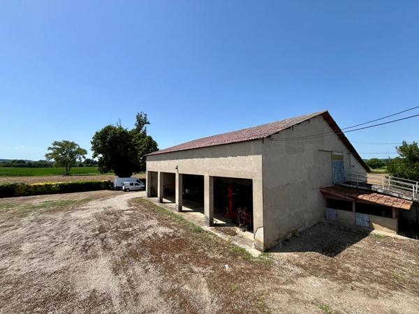 Maison T6 de 181.68 m² et Dépendances de 450 m²