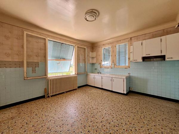 Maison T6 de 181.68 m² et Dépendances de 450 m²