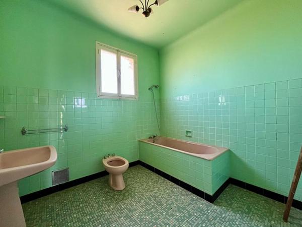 Maison T6 de 181.68 m² et Dépendances de 450 m²