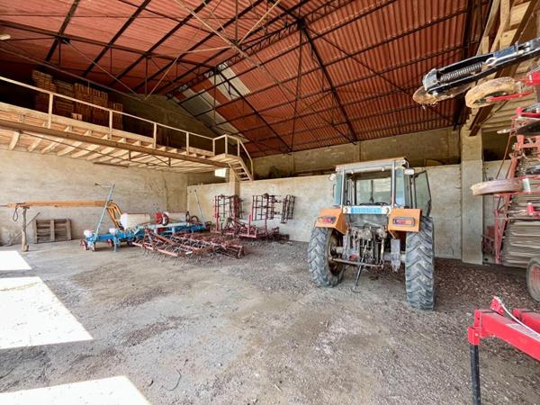 Maison T6 de 181.68 m² et Dépendances de 450 m²