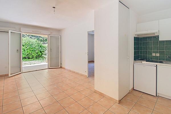 A VENDRE FLAYOSC Appartement T2 avec TERRASSE et JARDINET et CAVE