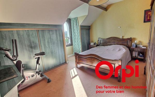 Maison à vendre    6 pièces •  Montigny-le-Bretonneux