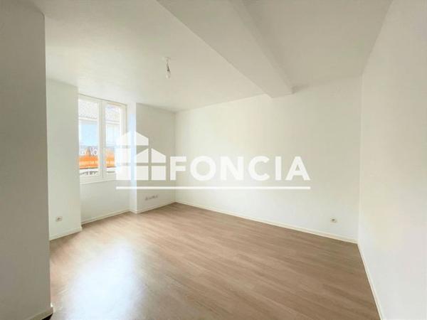 Location Studio 22.9 m² - 22 RUE HAUTE Voiron 38500