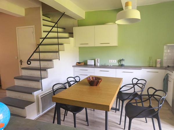 Vedène: Charmante maison de ville rénovée avec cour privative