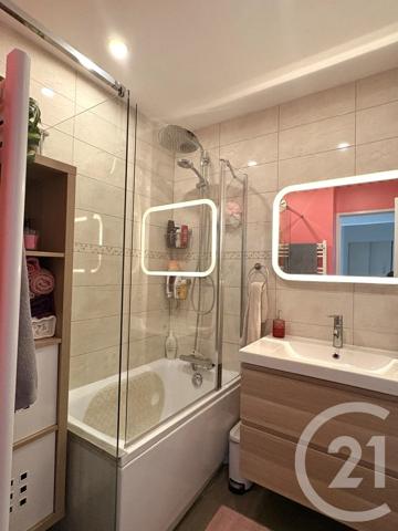 Appartement T3 à vendre  3 pièces - 68 m 2   VENISSIEUX  - 69