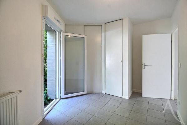 À VENDRE - Appartement T3 avec terrasse et 2 parking