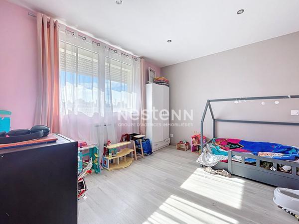 Maison semi-individuelle - 80m² - 3 chambres - garage - jardin - secteur calme.