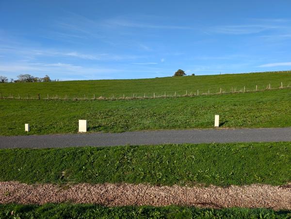 Terrain constructible et viabilisé de 806 m² à SAINT MARTIN D'ESTREAUX (42)