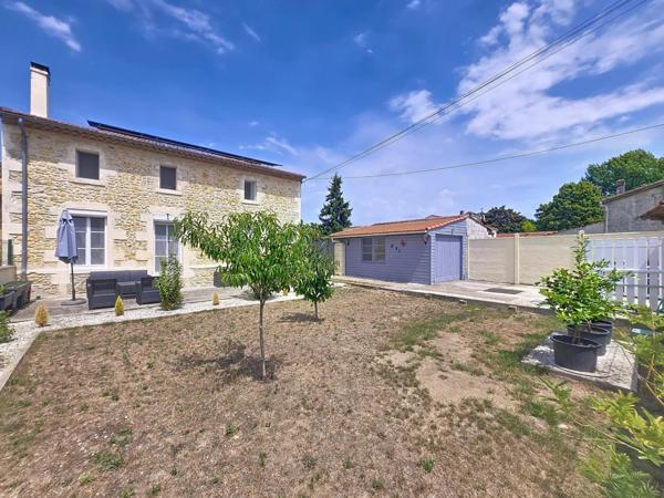 Ensemble en pierre, charme et potentiel