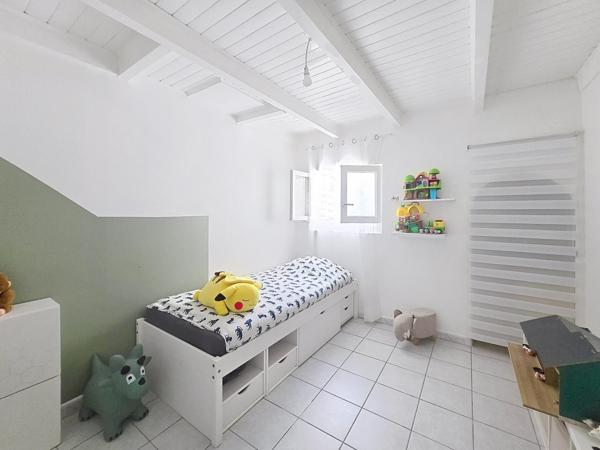 Ensemble en pierre, charme et potentiel