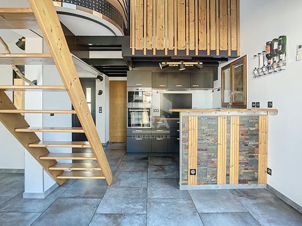 Secteur Varage - Belle maison atypique avec vue sur l'étang