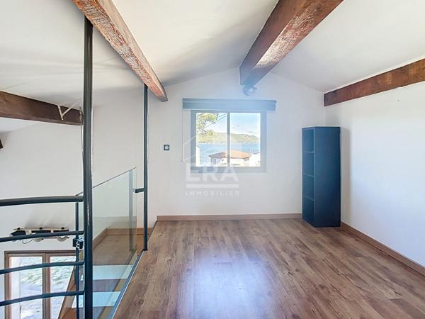 Secteur Varage - Belle maison atypique avec vue sur l'étang