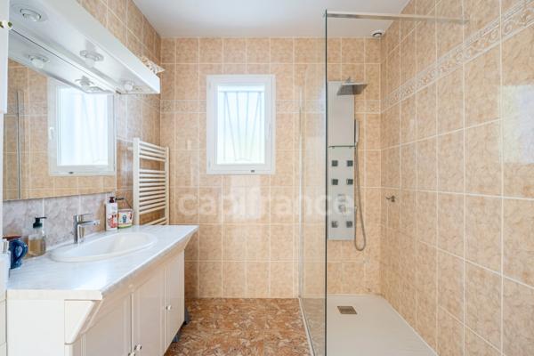Maison à vendre 5 pièces LA CIOTAT (13) Terrain 3000 M2 Piscine,  Triple garage