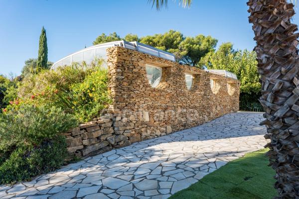 Maison à vendre 5 pièces LA CIOTAT (13) Terrain 3000 M2 Piscine,  Triple garage