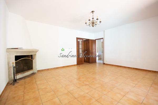 Maison
         4 pièces
        - 80 m² Exclusivité 335 000 € *