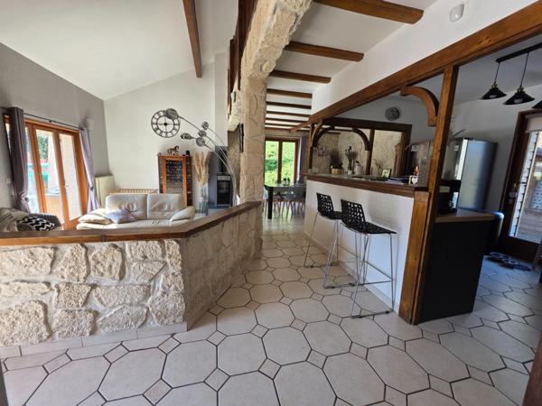 Charmante maison familiale à Aurec-sur-Loire 140M2 ,grande pièce de vie de 50M2,5 chambres.
