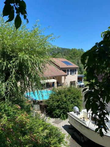 Charmante maison familiale à Aurec-sur-Loire 140M2 ,grande pièce de vie de 50M2,5 chambres.