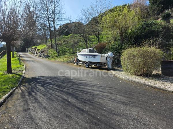 Charmante maison familiale à Aurec-sur-Loire 140M2 ,grande pièce de vie de 50M2,5 chambres.