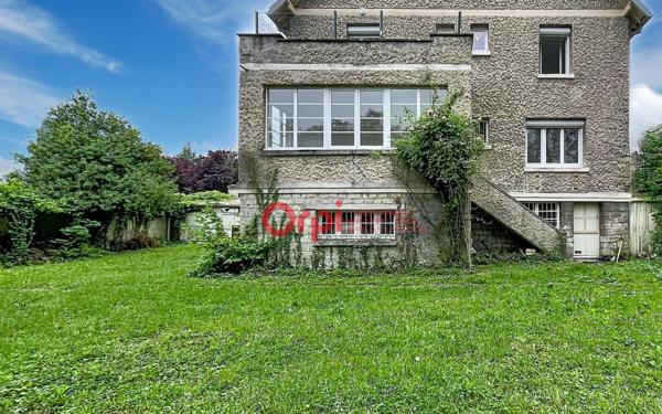 Immeuble à vendre    10 pièces •  Rieux