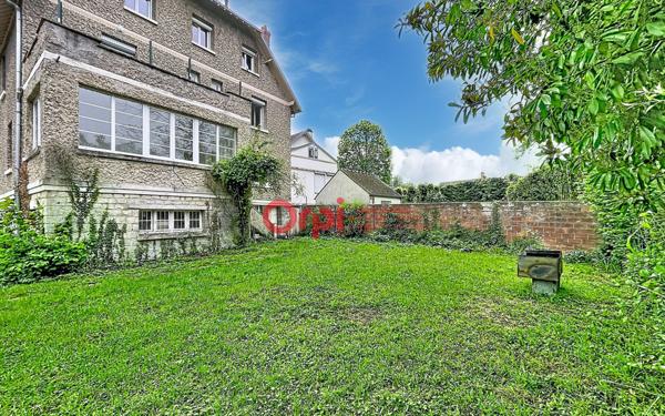 Immeuble à vendre    10 pièces •  Rieux