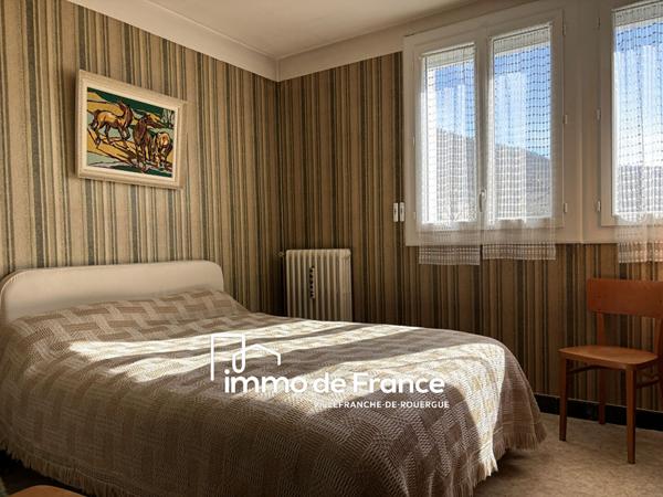 Maison avec garage et terrain proche du centre-ville et toutes commodités