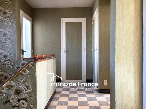 Maison avec garage et terrain proche du centre-ville et toutes commodités