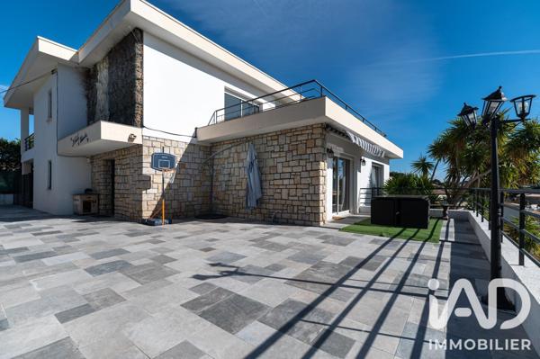 Maison à vendre 10 pièces 366 m² Saint-Laurent-du-Var