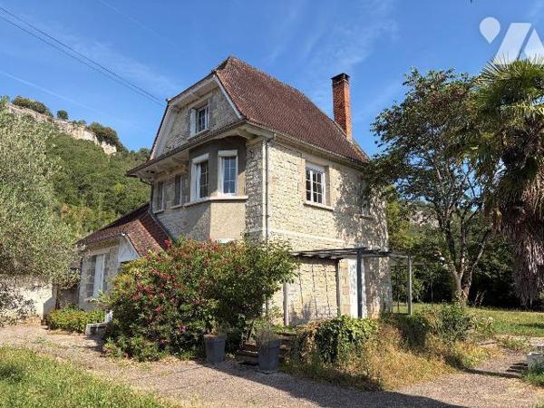 A VENDRE - A CAJARC (46160 - Lot) - A proximité du bourg du village et des commerces à pied, av...