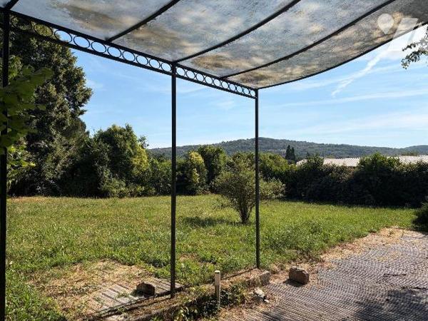 A VENDRE - A CAJARC (46160 - Lot) - A proximité du bourg du village et des commerces à pied, av...