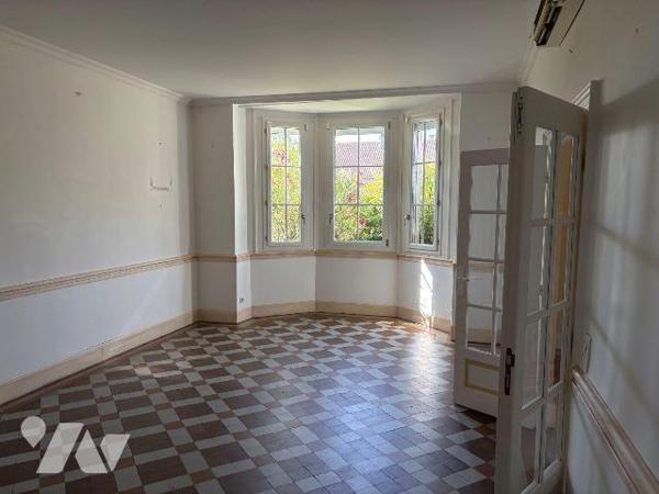 A VENDRE - A CAJARC (46160 - Lot) - A proximité du bourg du village et des commerces à pied, av...