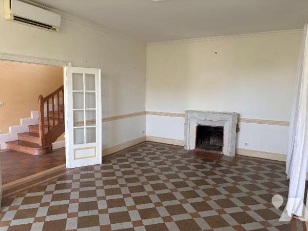 A VENDRE - A CAJARC (46160 - Lot) - A proximité du bourg du village et des commerces à pied, av...