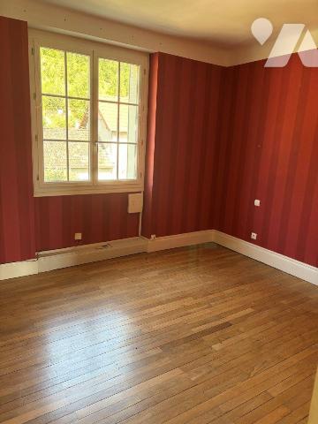 A VENDRE - A CAJARC (46160 - Lot) - A proximité du bourg du village et des commerces à pied, av...