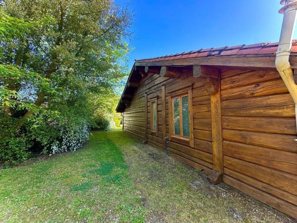 A 1O MINUTES DE PARTHENAY /CHALET EN BOIS/ 3 CHAMBRES / GARAGE