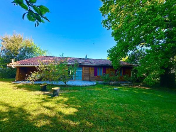 A 1O MINUTES DE PARTHENAY /CHALET EN BOIS/ 3 CHAMBRES / GARAGE