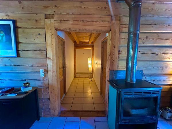 A 1O MINUTES DE PARTHENAY /CHALET EN BOIS/ 3 CHAMBRES / GARAGE