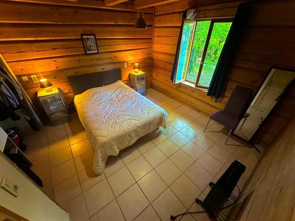 A 1O MINUTES DE PARTHENAY /CHALET EN BOIS/ 3 CHAMBRES / GARAGE