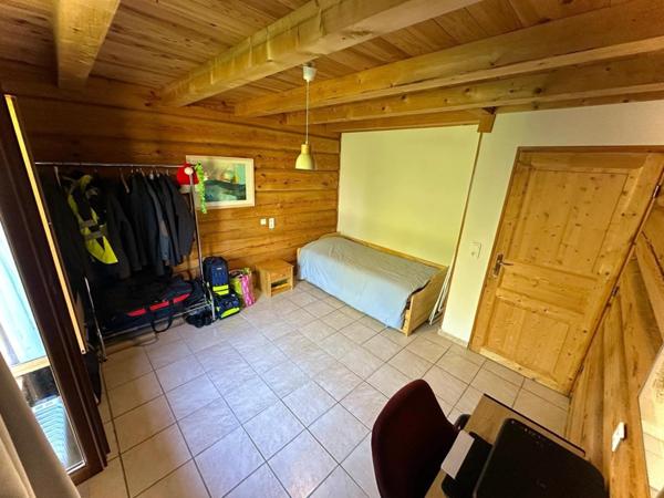 A 1O MINUTES DE PARTHENAY /CHALET EN BOIS/ 3 CHAMBRES / GARAGE