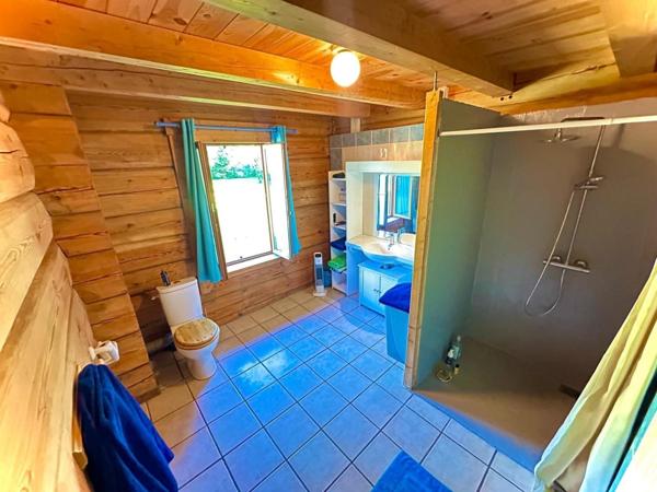A 1O MINUTES DE PARTHENAY /CHALET EN BOIS/ 3 CHAMBRES / GARAGE