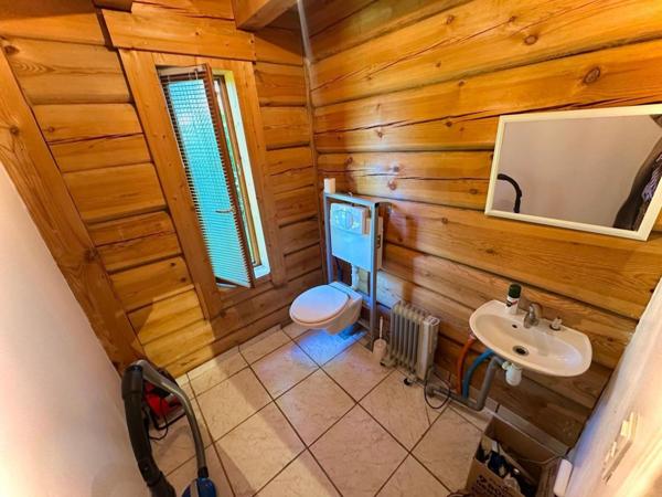 A 1O MINUTES DE PARTHENAY /CHALET EN BOIS/ 3 CHAMBRES / GARAGE